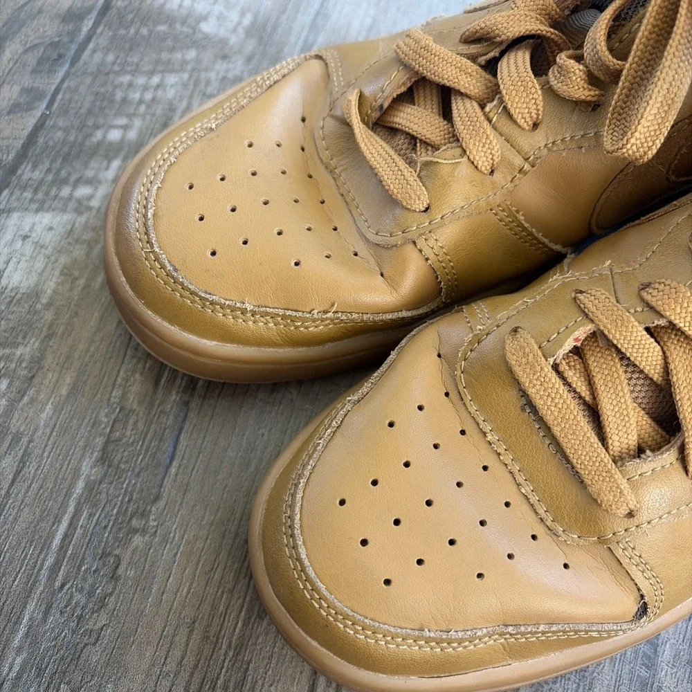 Nike Boys Court Borough Mid Wheat‎ Tennis Shoes Athletic Brown Camel  Size 7 Y